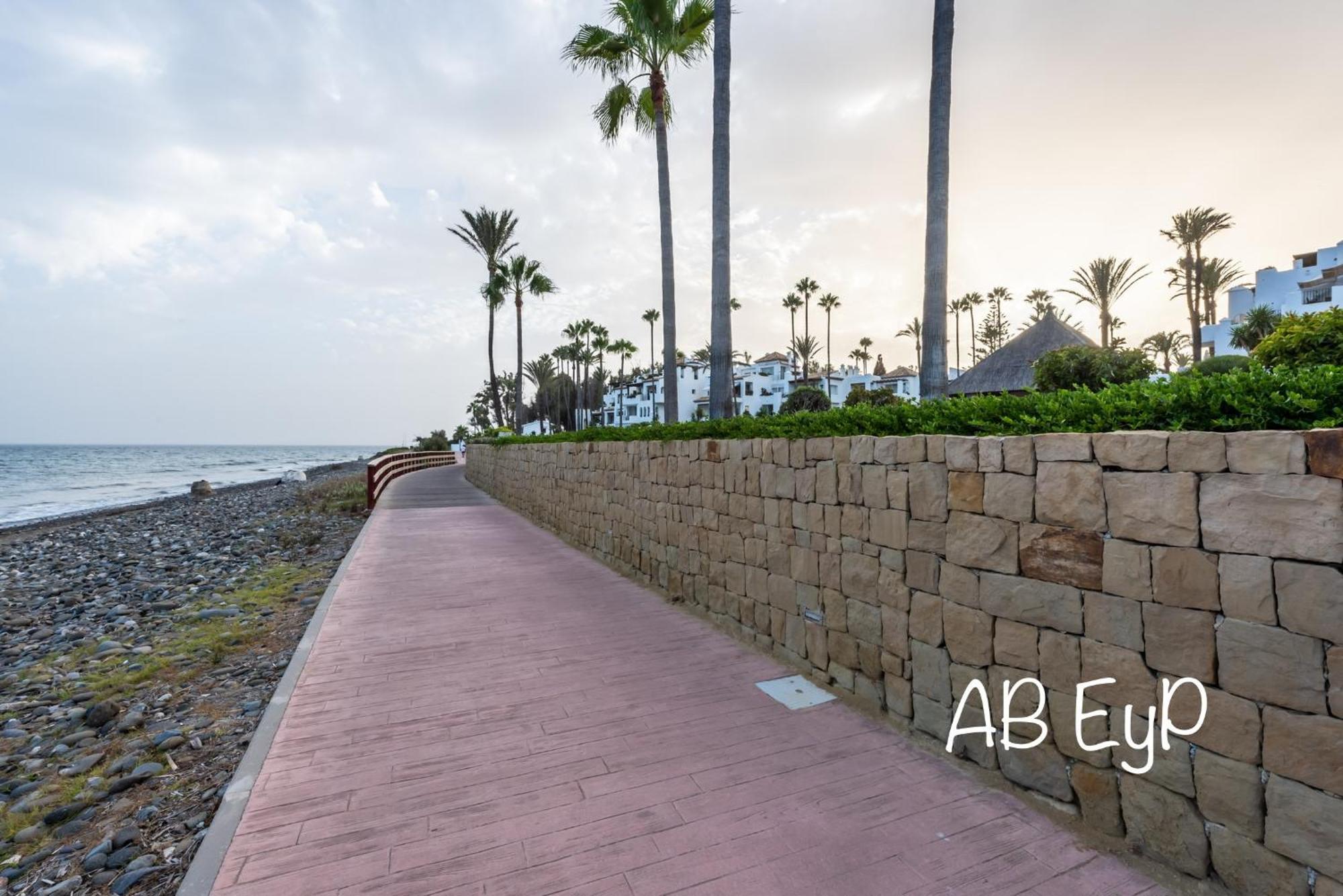 Alcazaba Beach Apartment Estepona Exterior foto