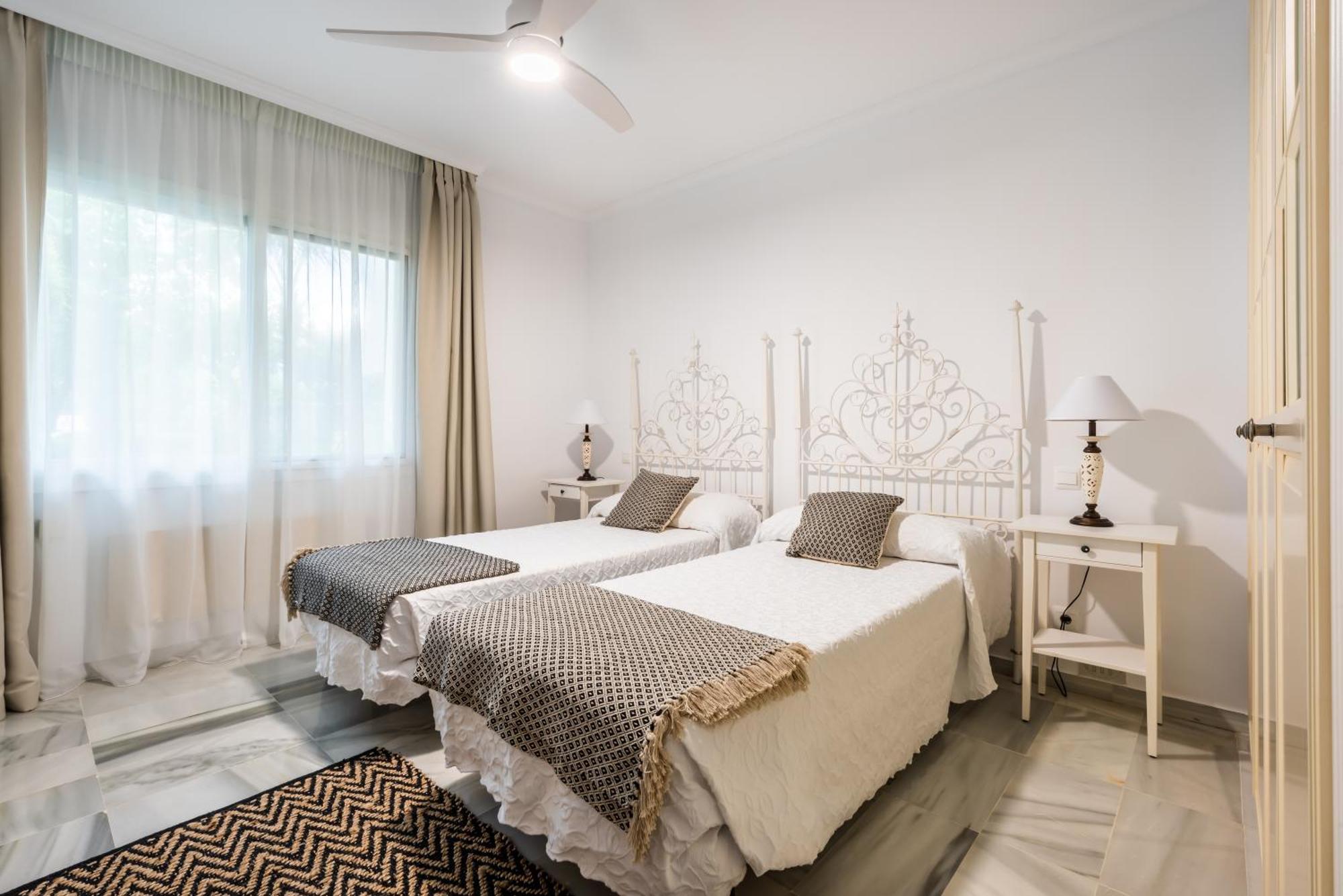 Alcazaba Beach Apartment Estepona Exterior foto